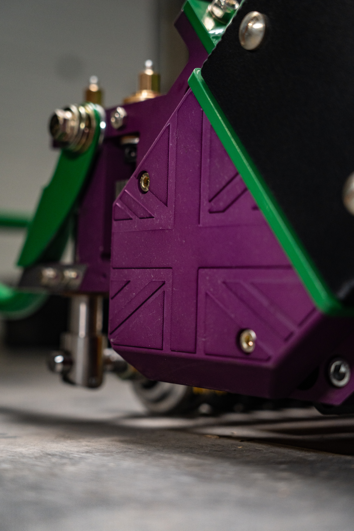 ES-34SL - Chain drive system for perfect stripes