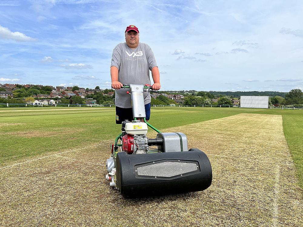 Article - Carl-Moreton-and-The-Dennis-Razor-Ultra