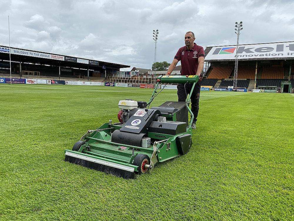 Article - Dennis-PRO-34R-is-ideal-for-maintaining-a-rugby-league-playing-surface