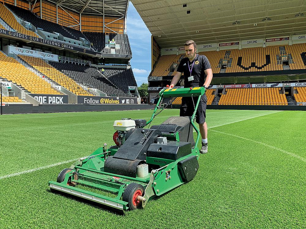 Article - Dennis-PRO-34R-works-wonders-for-Wolves