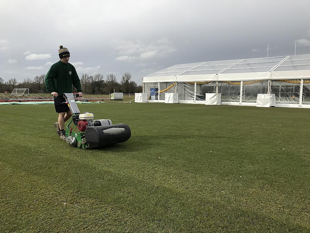 Article - Dennis-Razor-busy-at-work