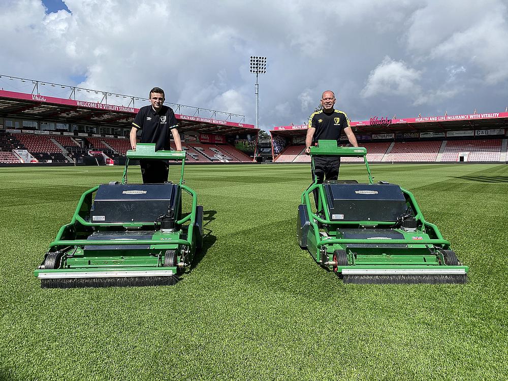 Article - New-Dennis-electric-rotary-mower-impresses-on-the-South-Coast