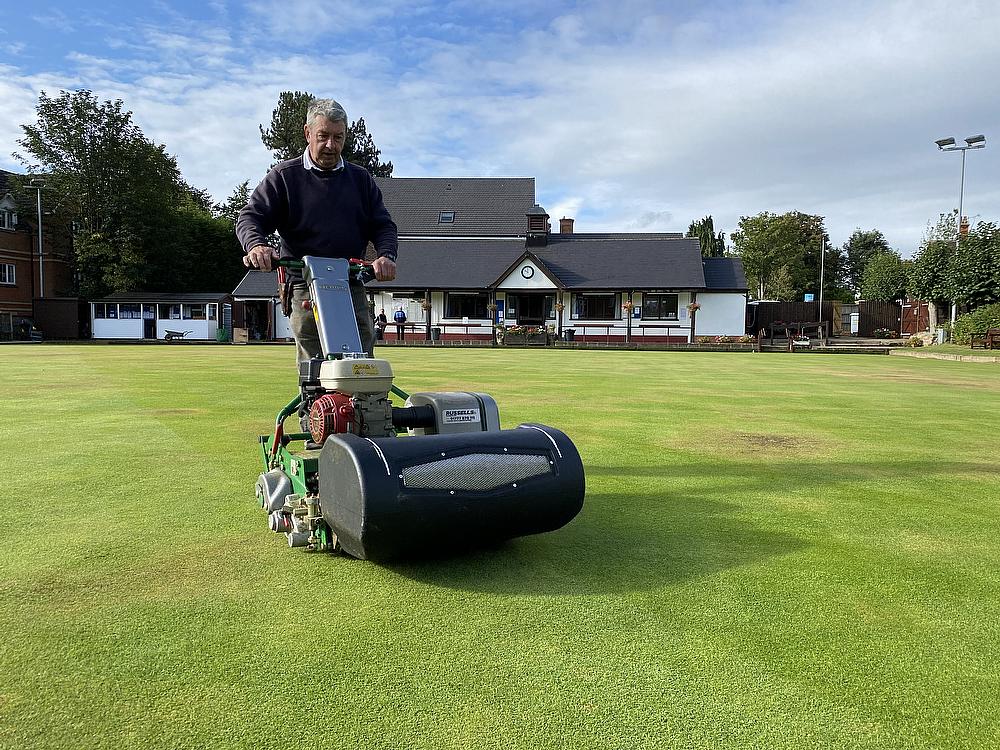 Article - The-Dennis-Razor-Ultra-mower-is-helping-the-ambitious-Rykneld-Bowling-Club-progress-in-the-right-direction.
