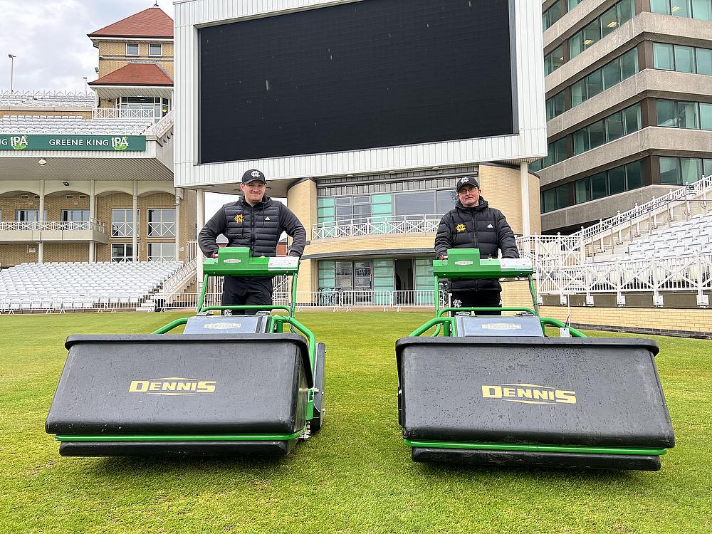 Article - The-Notts-CCC-grounds-team-with-their-new-Dennis-ES-860-battery-mowers