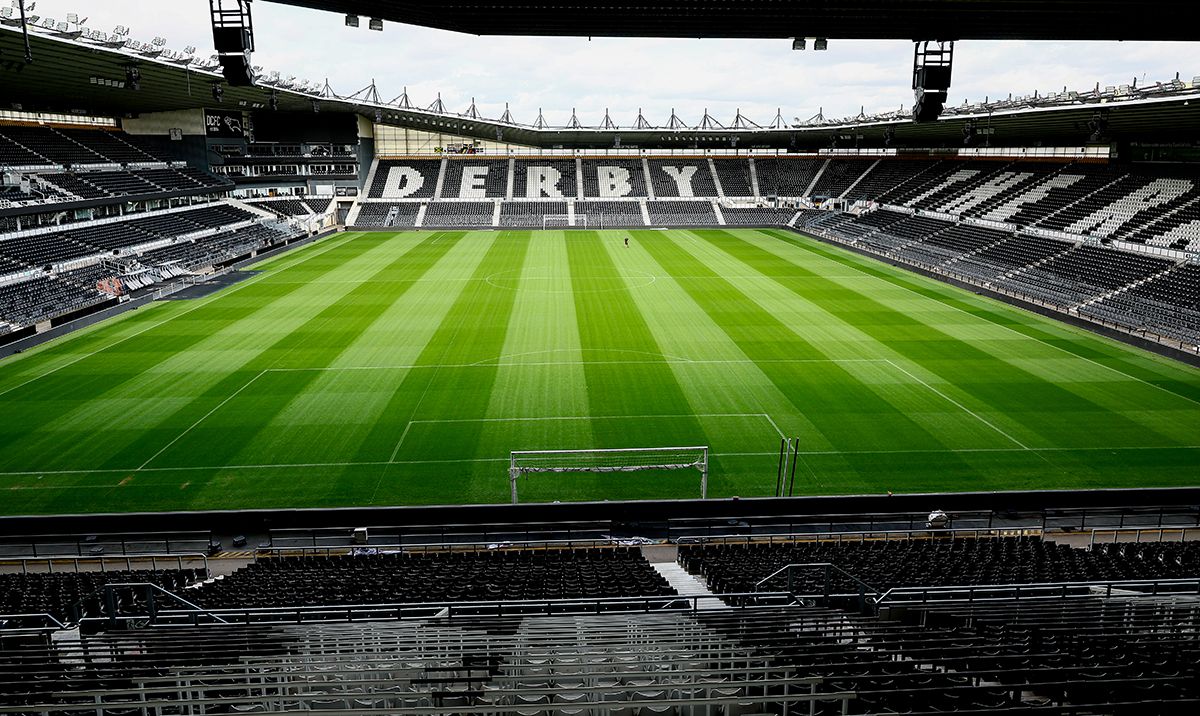 Derby_Dennis_G860_0070.jpg