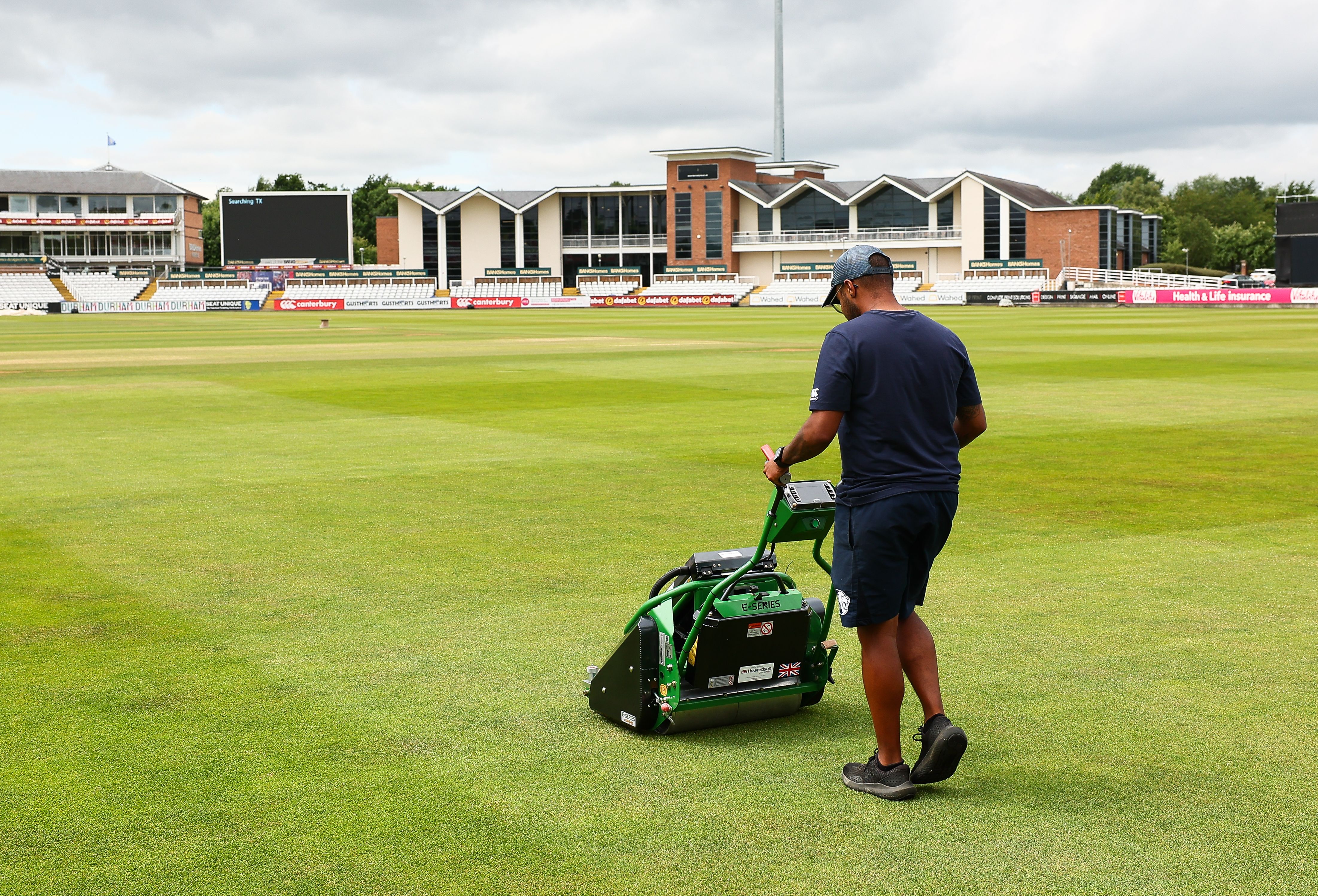 DurhamCricket_DennisMowers_HowardsonHire_019.jpg
