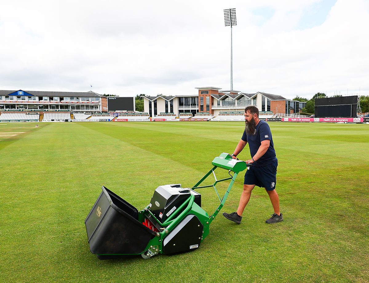 DurhamCricket_DennisMowers_HowardsonHire_100.jpg