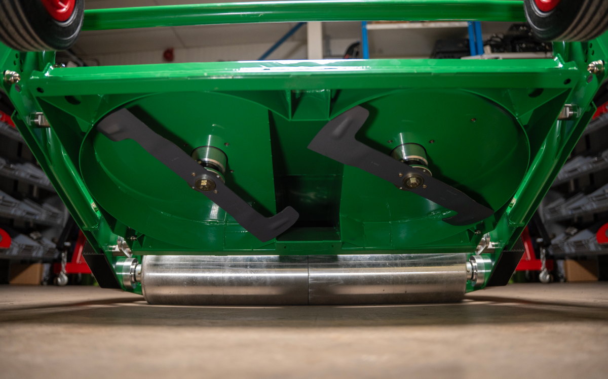 ES-34R - 2 section aluminium roller for ease of turning with a great stripe