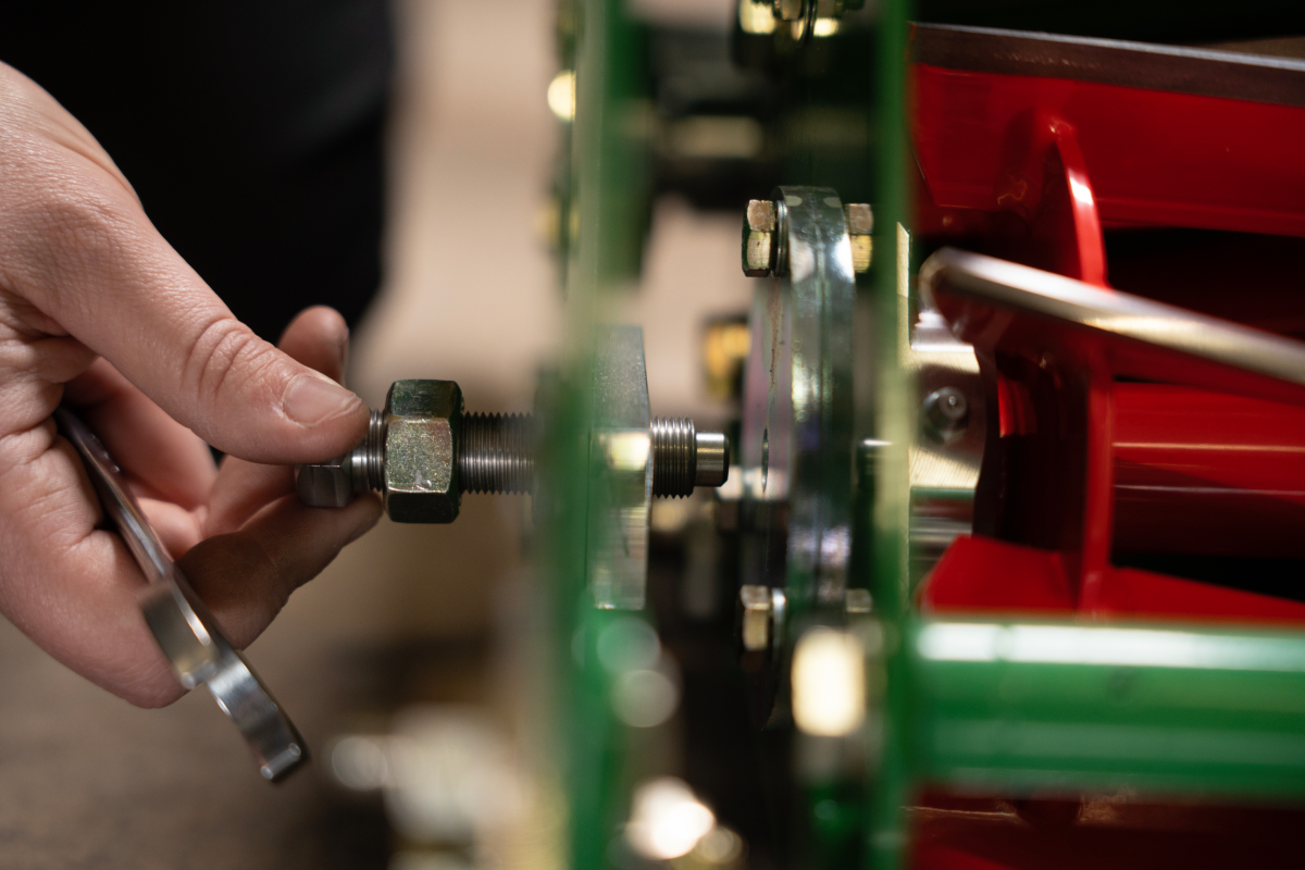 G-Series - Easy bottom blade to cylinder adjustment
