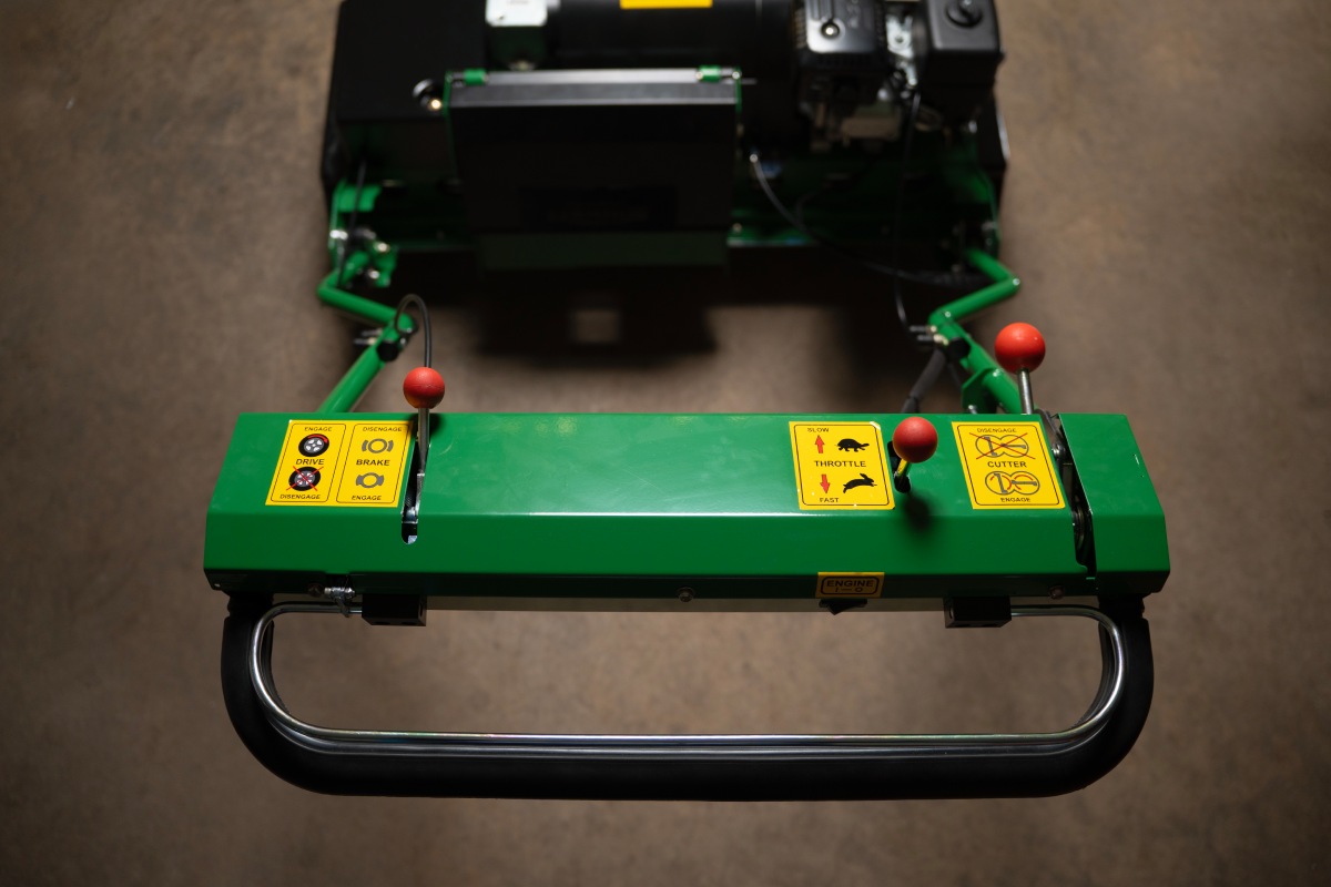 PRO-34R - Adjustable handlebars for operator comfort