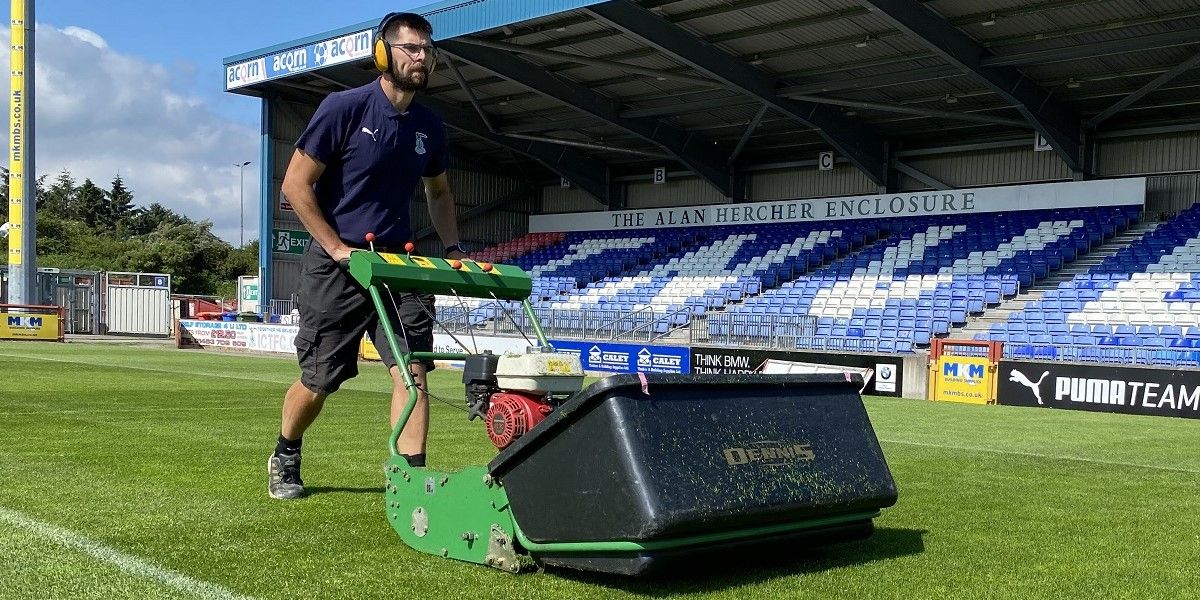Video - Inverness-Caledonian-Thistle-FC-or-Dennis-G860-cylinder-mower