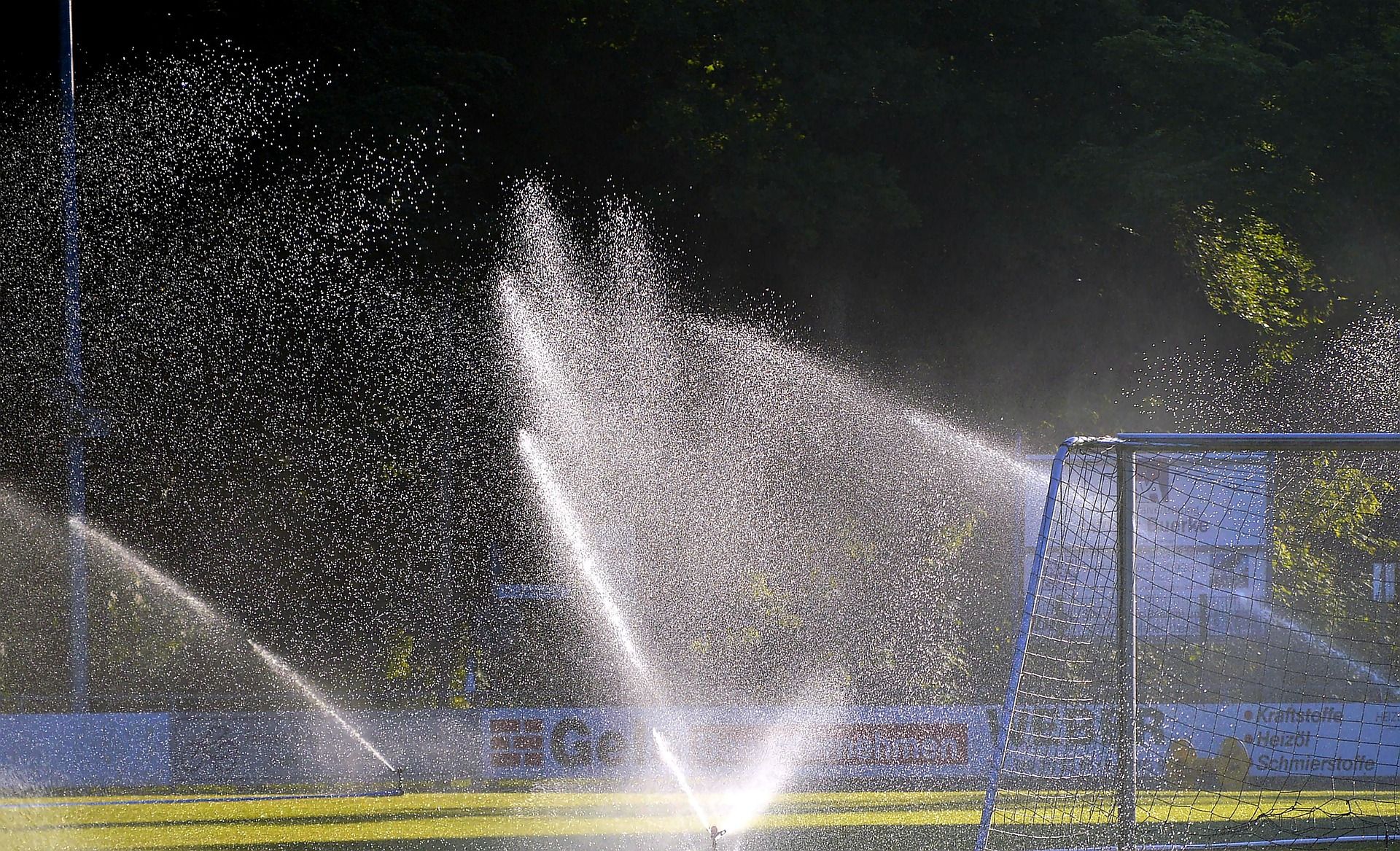 football-pitch-2453200_1920.jpg